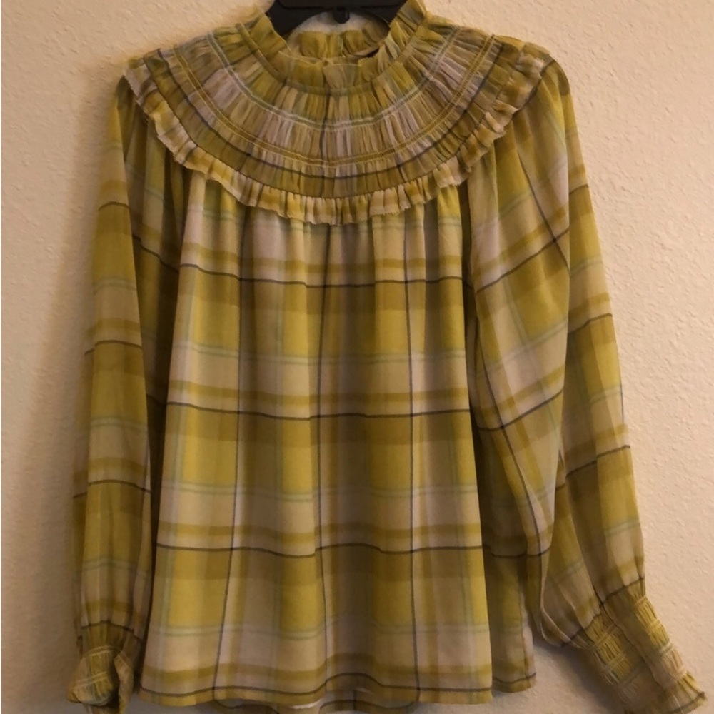 Ann Taylor back bottom closure long sleeve  Medium, Yellow shirt, good condition
